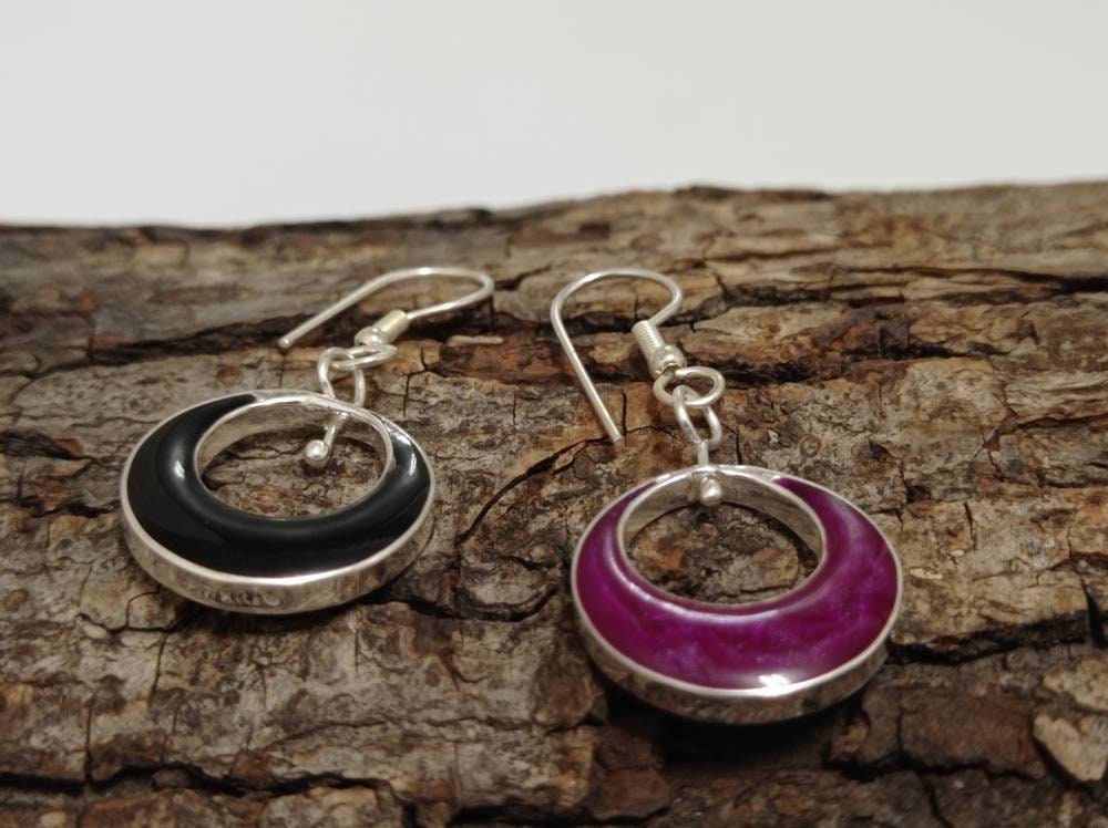 Fashionable Reversible Silver Plated Hoop Earrings in Fuchsia & Black Resin