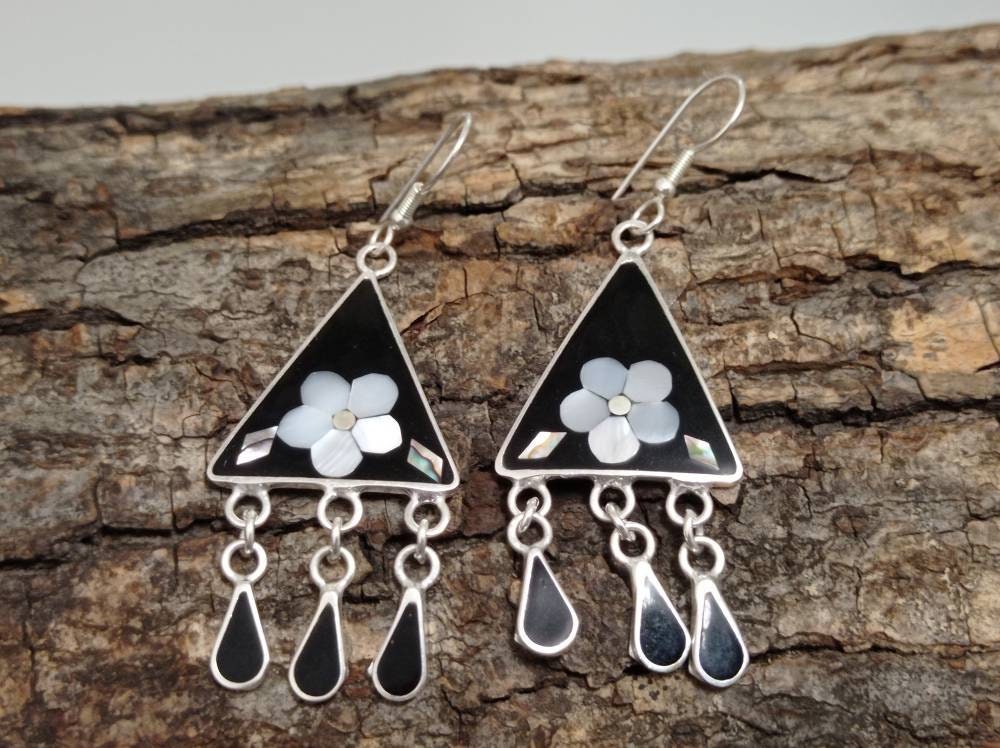 Mother of pearl flower earrings, silver plated mexican earrings, hook  geometric earrings, Bohochic daisy jewelry,floral chimal earrings