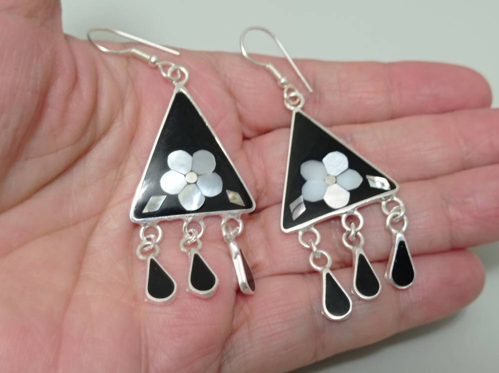 Mother of pearl flower earrings, silver plated mexican earrings, hook  geometric earrings, Bohochic daisy jewelry,floral chimal earrings