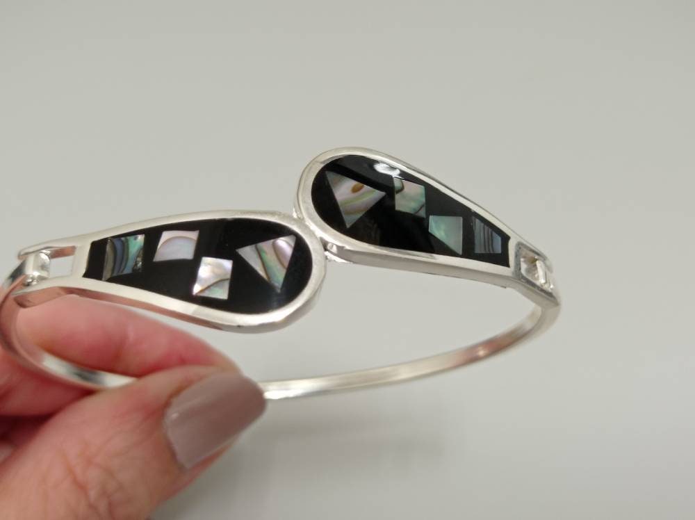 Art deco abalone embedded in black  enamel effect resin,silver plated bracelet,geometric bracelet, iridescent bracelet,mosaic hinged bangle