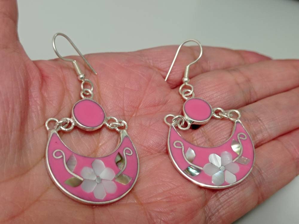 Vintage mother of pearl daisy hoop mexican earrings, Silver plated hook dangle  earrings, floral Earrings,pink enamel effect resin earrings