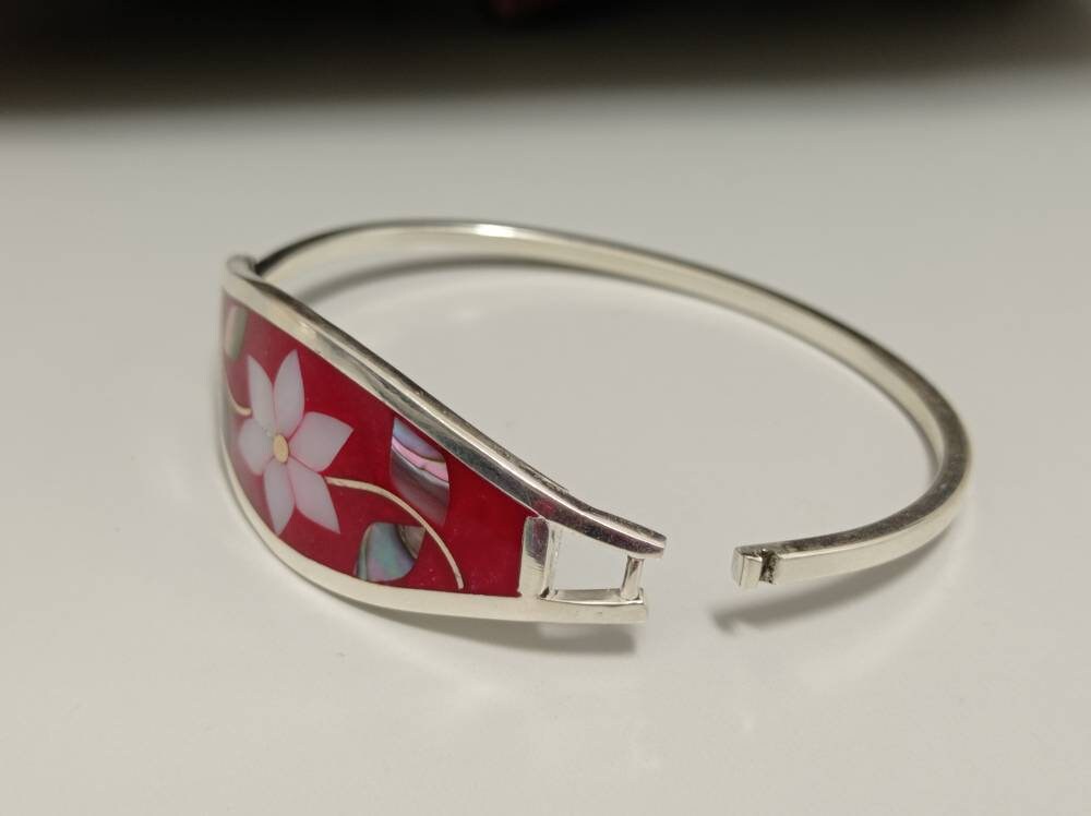 Mother of pearl daisy bracelet, Silver plated me xican  red bracelet, hinged bangle,floral abalone inlay jewelry, handmade resin bangle